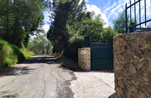 Dafnata Villa | family pool villa centrally located 5' from resort