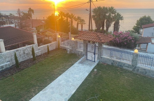 Makrigialos House | Fantastic vacation home right by the sea in Greece