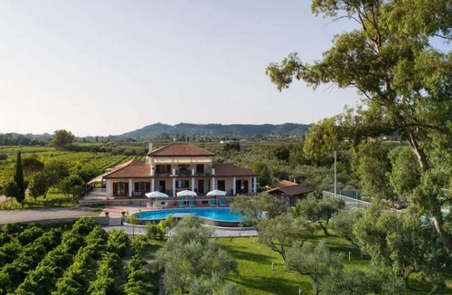 Agia Marina House | Fantastische Villa Anastasia mit großem Pool by Interhome