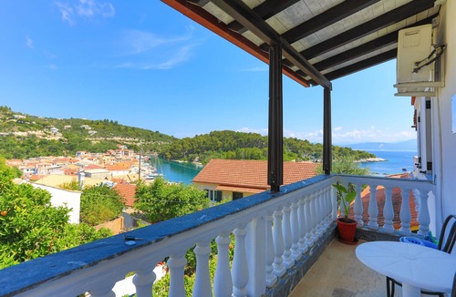 Gaios Apartment | Faros Ena: Gaios studio, sea views, private sun-loungers