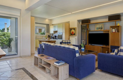 Spata-Artemida Apartment | First Floor Bedroom 3 with Shared Terrace, Wi-Fi, and Air Conditioning
