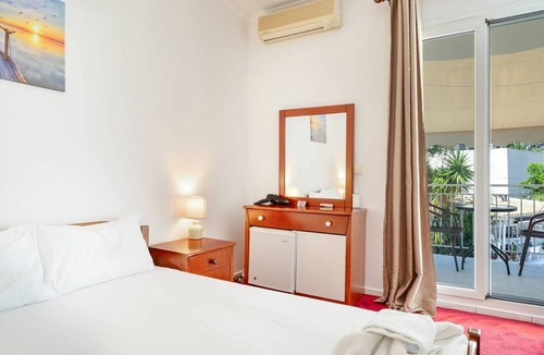 Episkopos Apartment | 'First Floor' Room Shared Pool and Wi-Fi