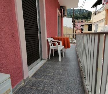 Benitses Apartment | flower garden apartment