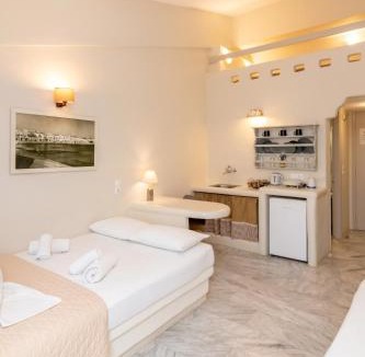 Tinos Town Hotel | Fratelli Family Rooms