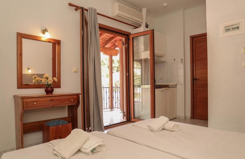 Skiathos Town Apartment | Ftelia Studios