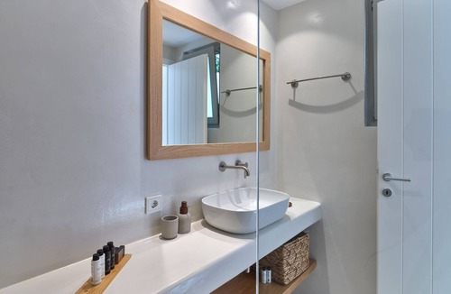 Piso Livadi Apartment | Fully equiped, spacious cozy apartment