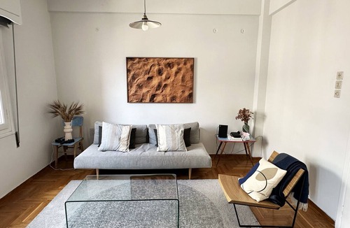 Athens City Centre Apartment | Fyllis16-Sunny central apartment next to Metro sta