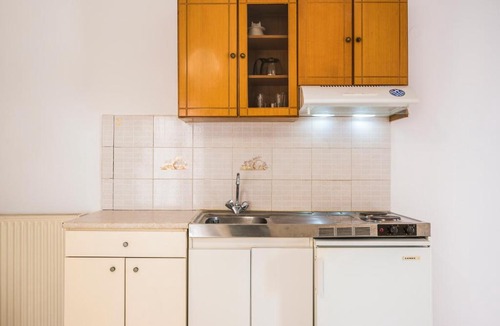 Galatas Apartment | Galatas studio 3, ideal for solo travellers, 750m from the beach