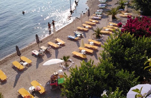 Benitses Apartment | Galini Sea Apartment 5 at the Beach with Wi-Fi, A/C & Garden