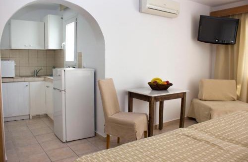 Ornos Apartment | Gelos House