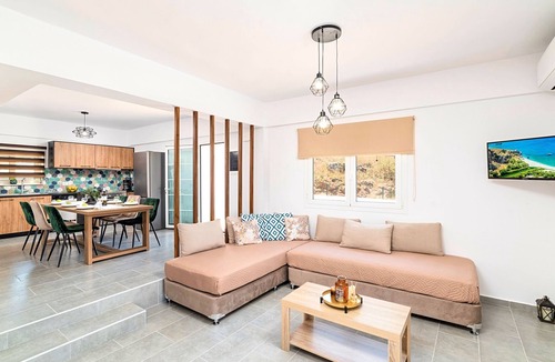 Mathes House | Georgioupolis Blaue Villa Privater Pool by Interhome