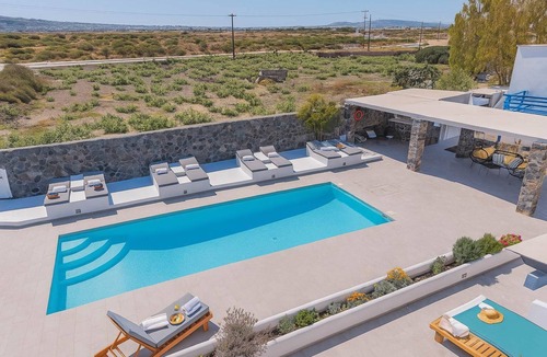 Agia Paraskevi House | Golden Sunrise Suites - Santorini Superior Suite