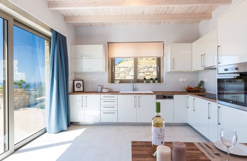 Zerviana Villa | Gorgeous Villa for 7 overlooking Phalasarna Beach