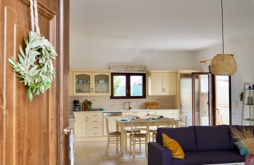 Gennadi House | Great vacation home, with a view of the ocean, close to the beach, and plenty of space to relax