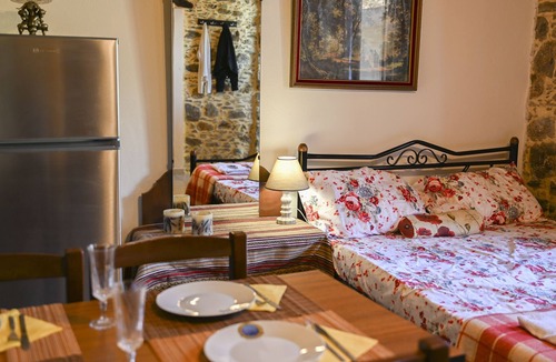 Elos House | Green Oasis in tranquil village