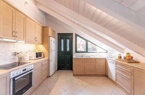 Agia Anna Beach Apartment | Gregory's loft (100 meters from the beach)