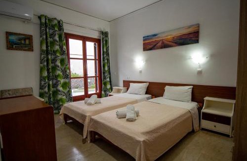 Acharavi Apartment | Harrys bar & apartments