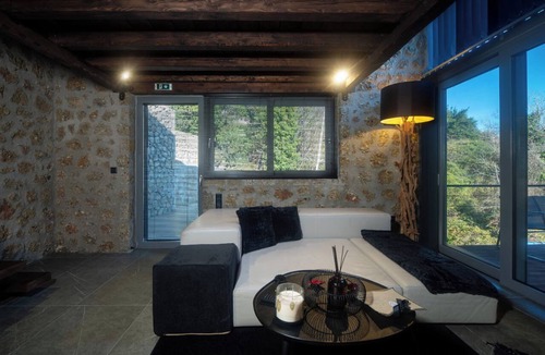 Mesaia Trikala Ski Chalet | Heartbeat Superior Chalet, Heartbeat Mountain Escapes