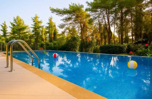 Sane Villa | Hera's Resort with Private Pool and Lush Garden