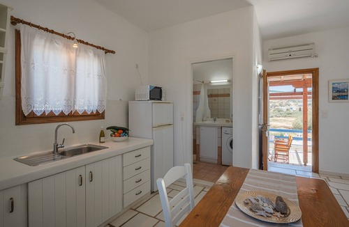 Aliki Apartment | Holiday Apartment "Maria's Village Suite" with Sea View, Private Terrace & Wi-Fi