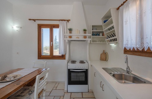 Aliki Apartment | Holiday Apartment "Maria's Village Suite" with Sea View, Private Terrace & Wi-Fi