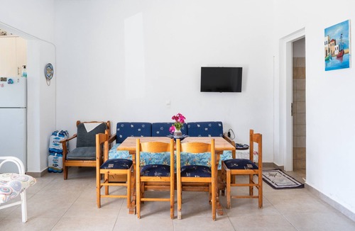 Merichas House | Holiday Home 'Demi's House' with Private Terrace and Air Conditioning