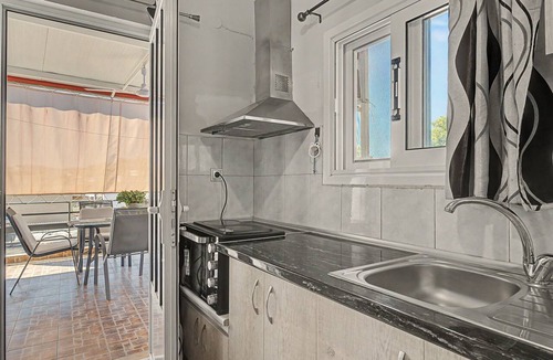 Salamis House | Holiday Home 'Domenica Apartment' with Mountain View, Wi-Fi and Air Conditioning