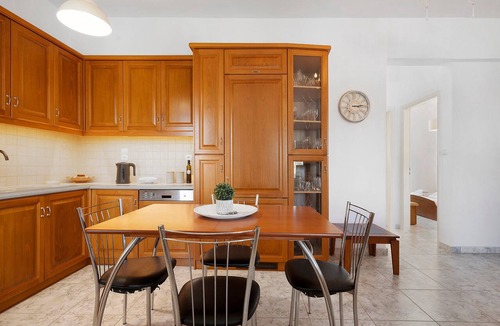 Agkisaras House | Holiday Home 'La Casa Di Leone Casa Sorella' with Sea View, Wi-Fi and Air Conditioning