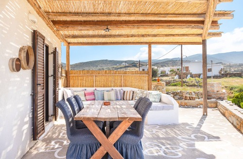 Ios House | Holiday Home 'Mentas House' with Private Terrace, Wi-Fi and Air Conditioning