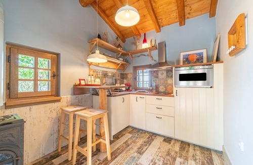 Sidari House | Holiday Home 'Mini Country House' with Private Pool, Wi-Fi and Air Conditioning