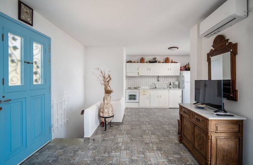 Serifos House | Holiday Home 'Psili Ammos' with Private Terrace, Balcony and Air Conditioning