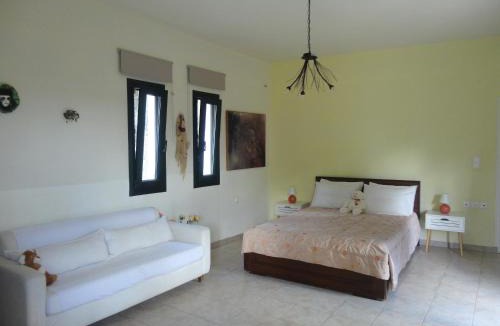 Faistos House | Holiday home Sea Breeze with huge garden