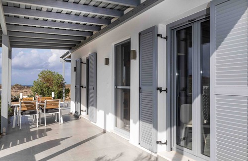 Naxos Town House | Holiday Home 'Unique Naxian House' with Sea View, Wi-Fi and Air Conditioning