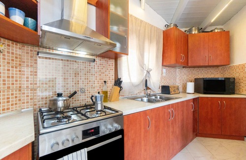 Koutsi House | Holiday Home 'Victoria's House' with Sea View, Wi-Fi and Air Conditioning
