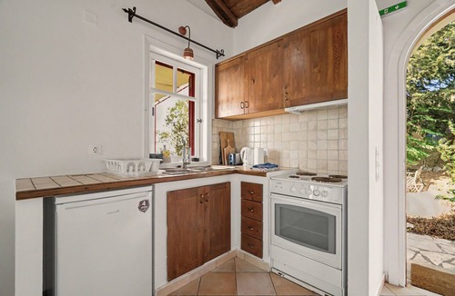 Kavallos House | Holiday Home 'Villa Meltemi' with Sea View, Wi-Fi, and Air Conditioning