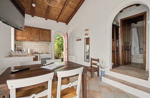 Kavallos House | Holiday Home 'Villa Meltemi' with Sea View, Wi-Fi, and Air Conditioning