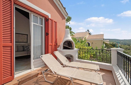 Kavallos House | Holiday Home 'Villa Meltemi' with Sea View, Wi-Fi, and Air Conditioning