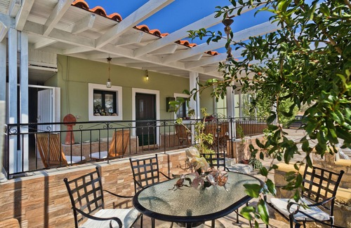 Afiartis House | Holiday Home 'Villa Ntora' with Mountain View, Wi-Fi and Air Conditioning
