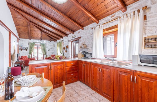 Kalamaki Cottage | Holiday House - 5 minutes from Kalamaki Beach
