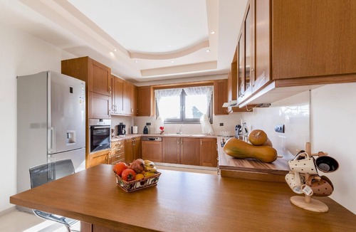 Asgourou House | Holiday House in Sgourou with Terrace and Garden