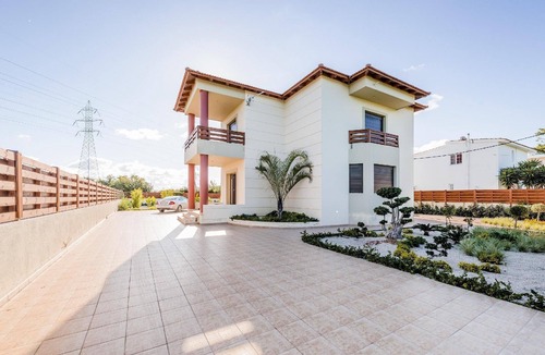 Asgourou House | Holiday House in Sgourou with Terrace and Garden