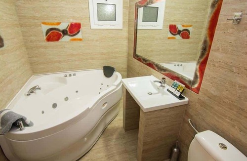 Doxato Bed & Breakfast | Hotel Alexandros-Superior Triple Room-Hydromassage