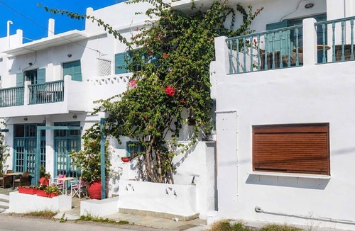Skiros Apartment | Hotel Elena - Cozy Seaside Triple Suite in Skyros