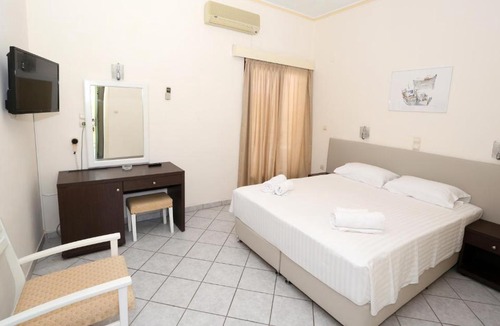 Agia Marina Hotel | Hotel Karyatides