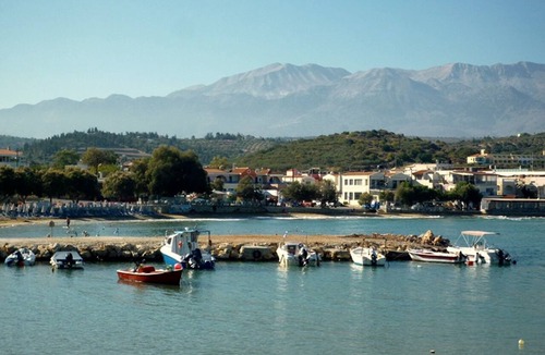 Douliana Condo | House in small village close to beaches