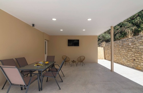Makronas House | Huzuri Retreat I