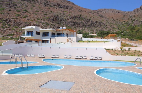 Pefki Villa | Idyllic Luxury Villa: Swimming Pool with Sunfilled View on Mountain and Sea