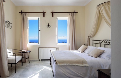 Pyrgos House | Ikio Concept Santorini