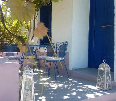 Evdilos House | Iliana's courtyard