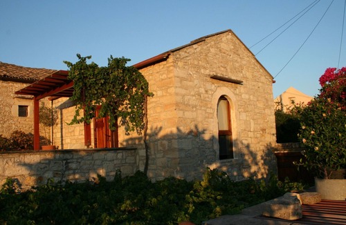 Douliana House | in Douliana mit Großem Balkon by Interhome